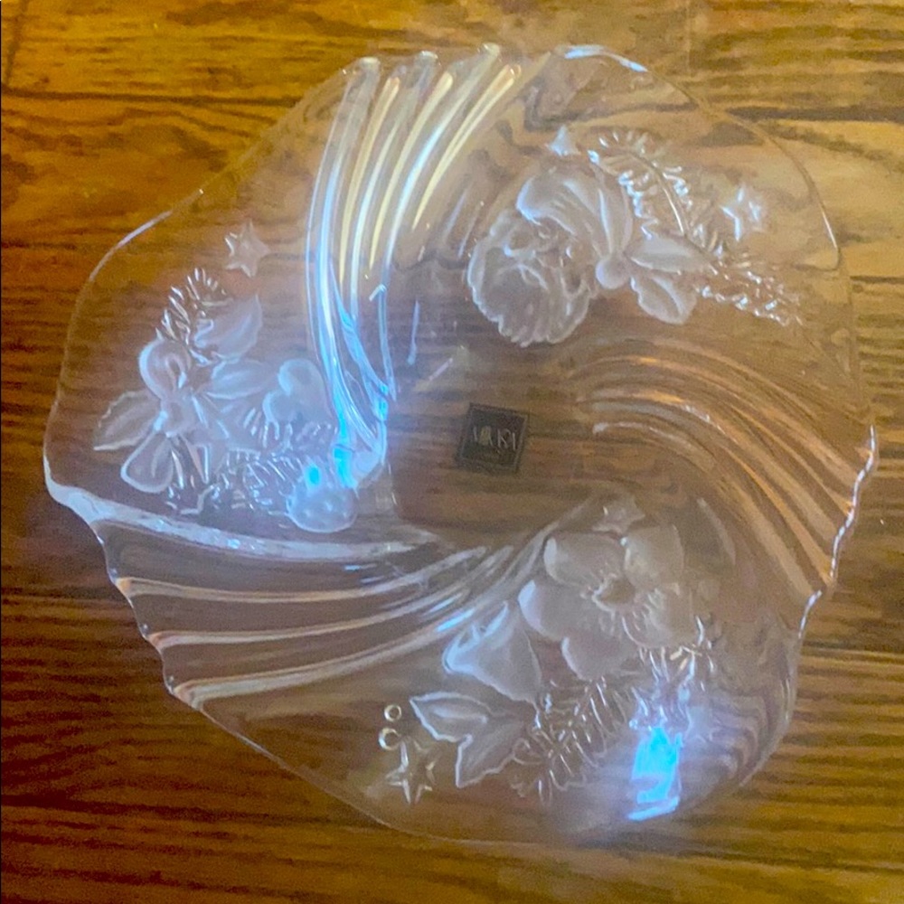 NWOT. Mikasa Bon Bon Plate